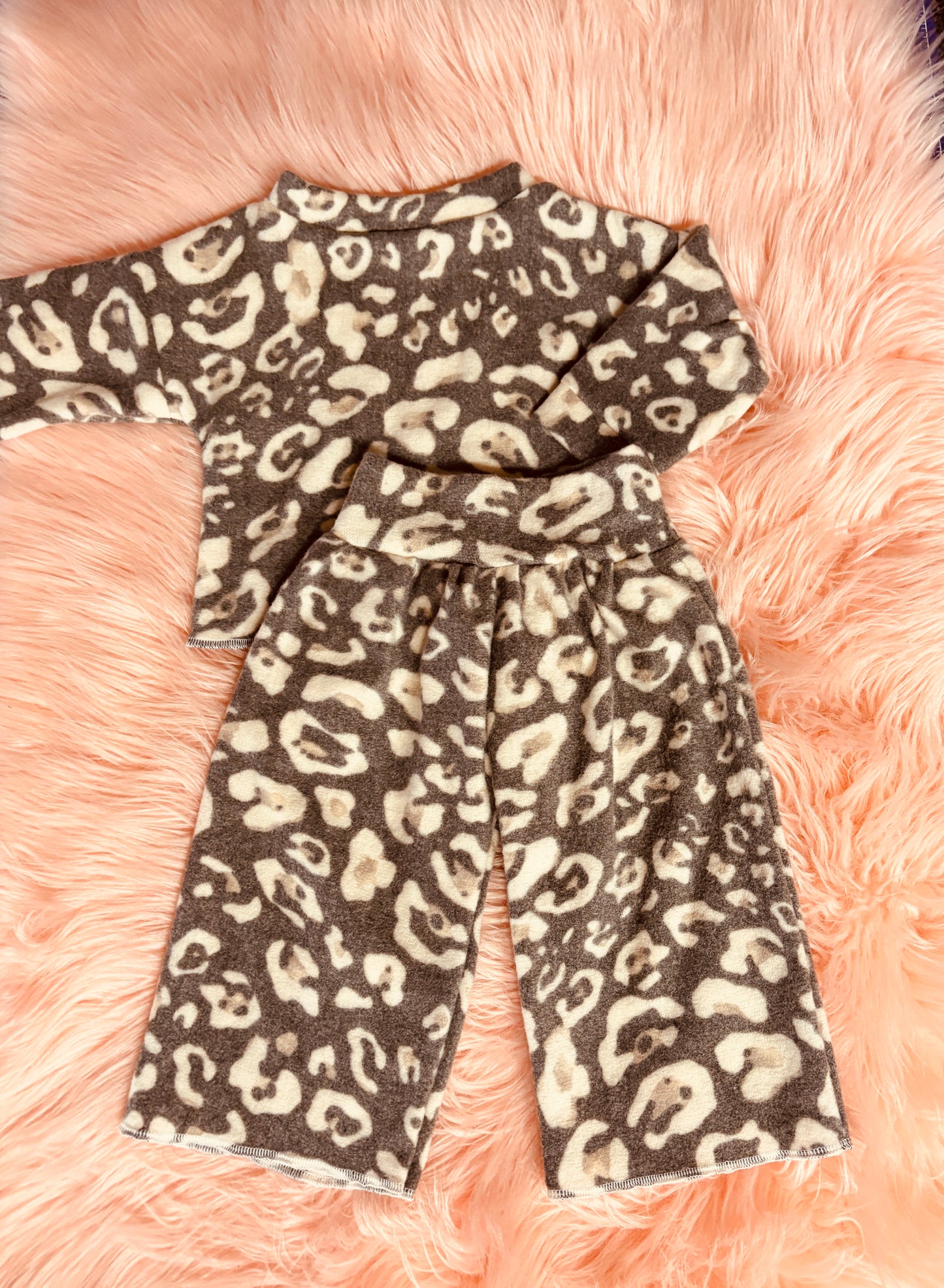 Cozy leopard set